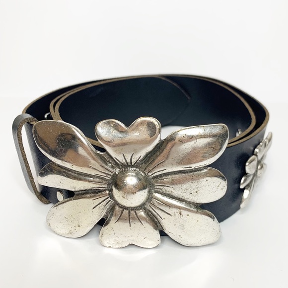 Antoniazzi Firenze Accessories - Antoniazzi Firenze Italy leather flower buckle XL